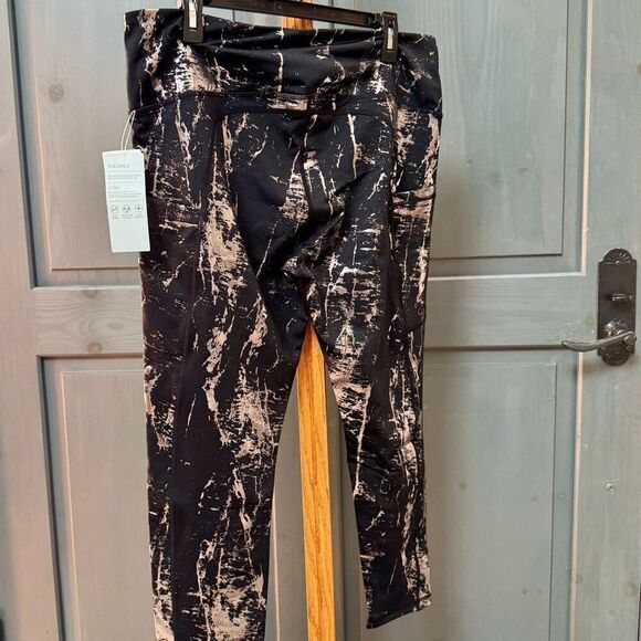 NWT Zella  black foil print 7/8 legging XL - Picture 2 of 5